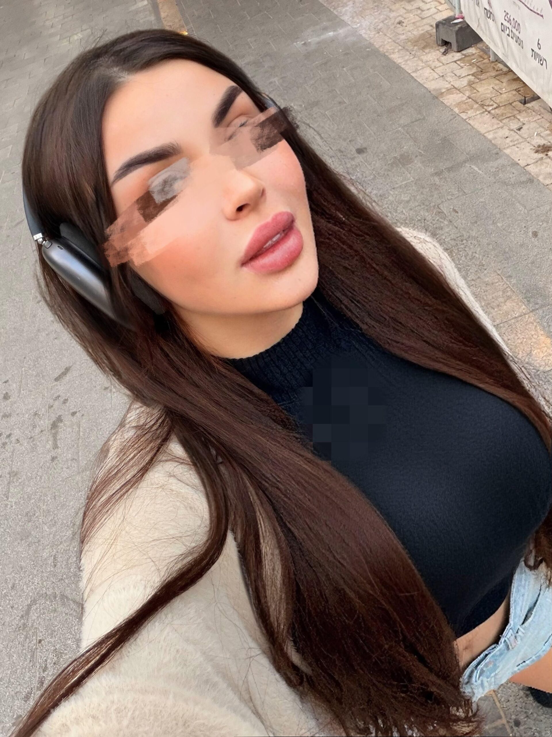 בחורה תיירת- תל אביב