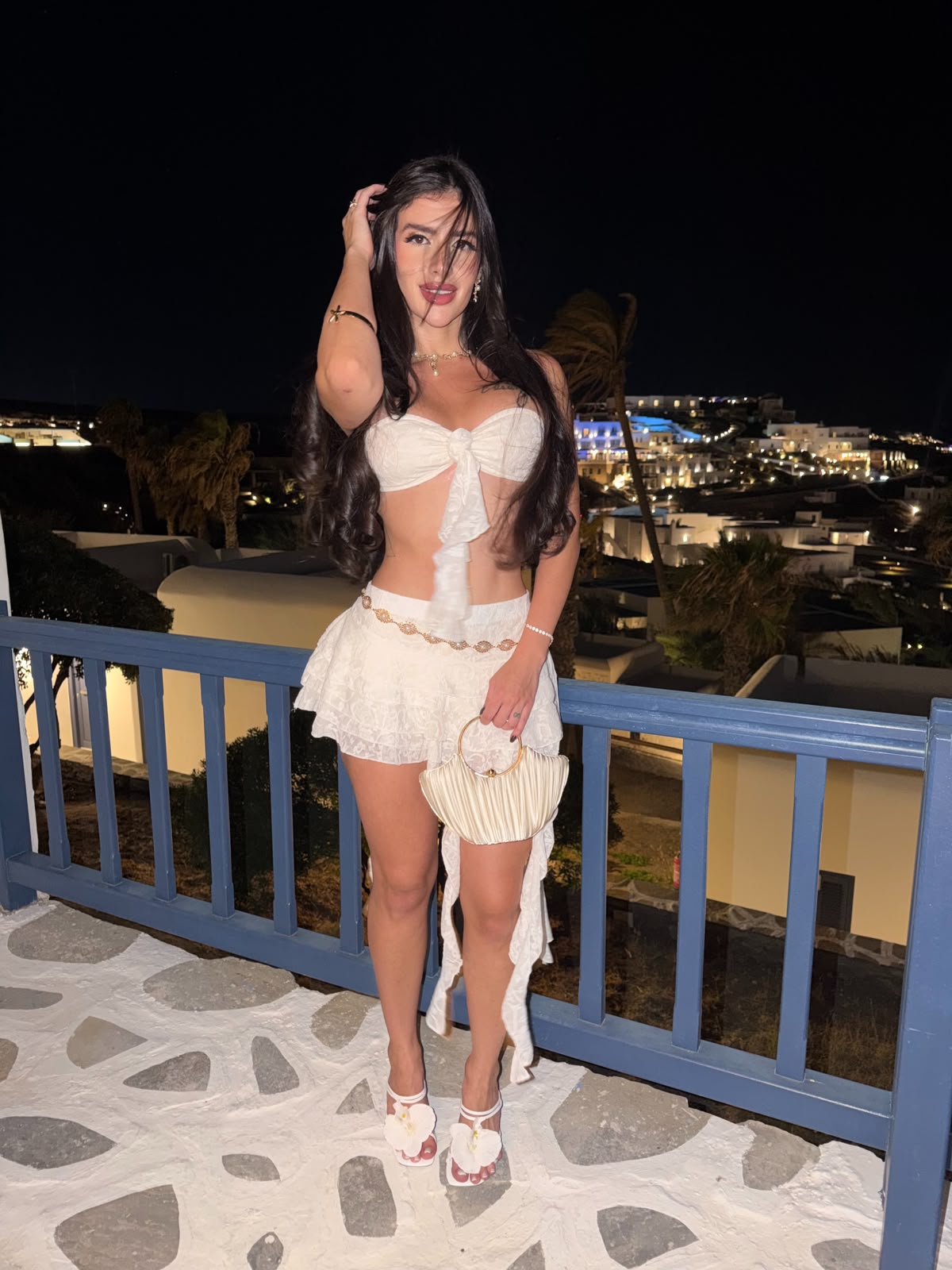 בחיפה – בחורה חושנית