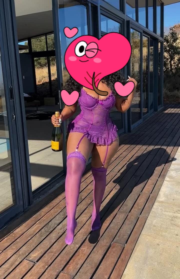 לואיז מלאה במקומות הנכונים תיירת אפריקאית בתל אביב