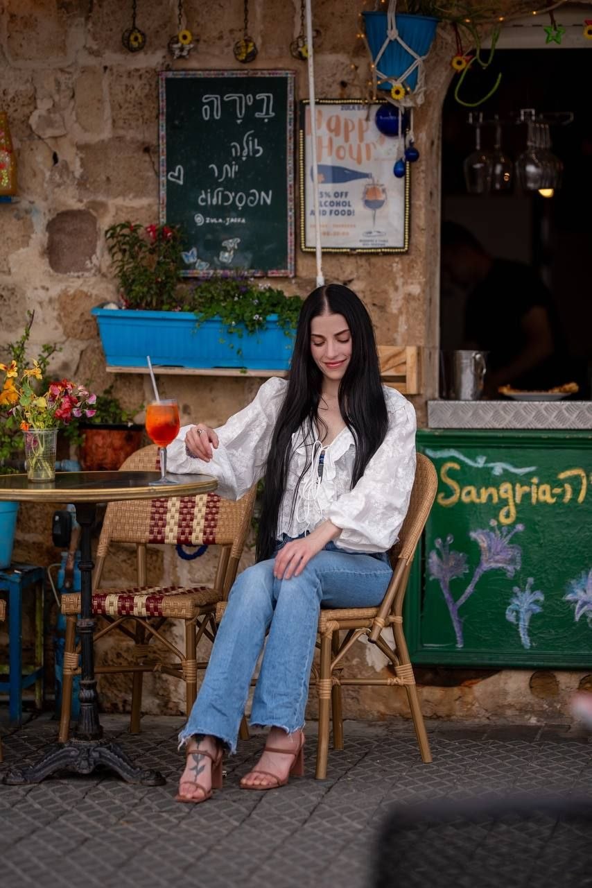 ליזה מעסה חלומית בת 25 כוסית בתל אביב