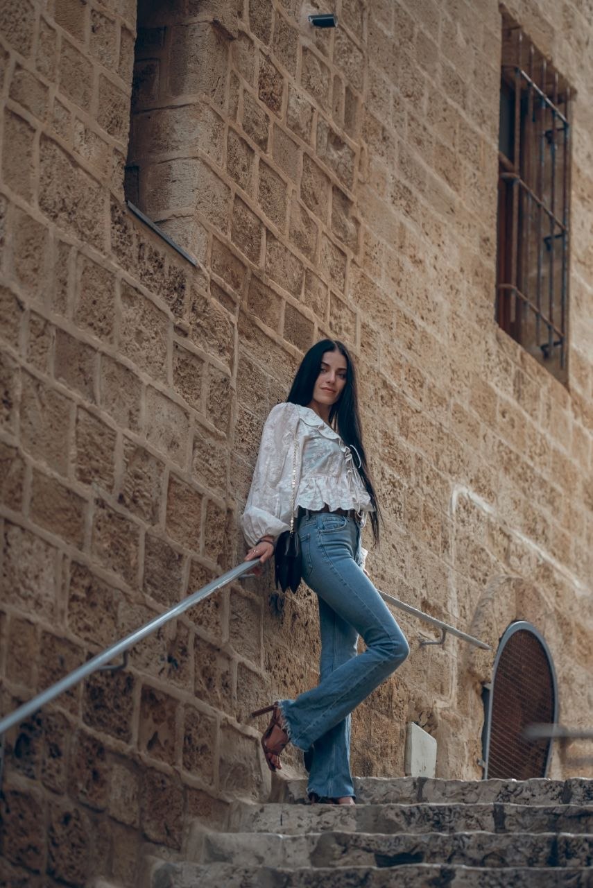 ליזה מעסה חלומית בת 25 כוסית בתל אביב