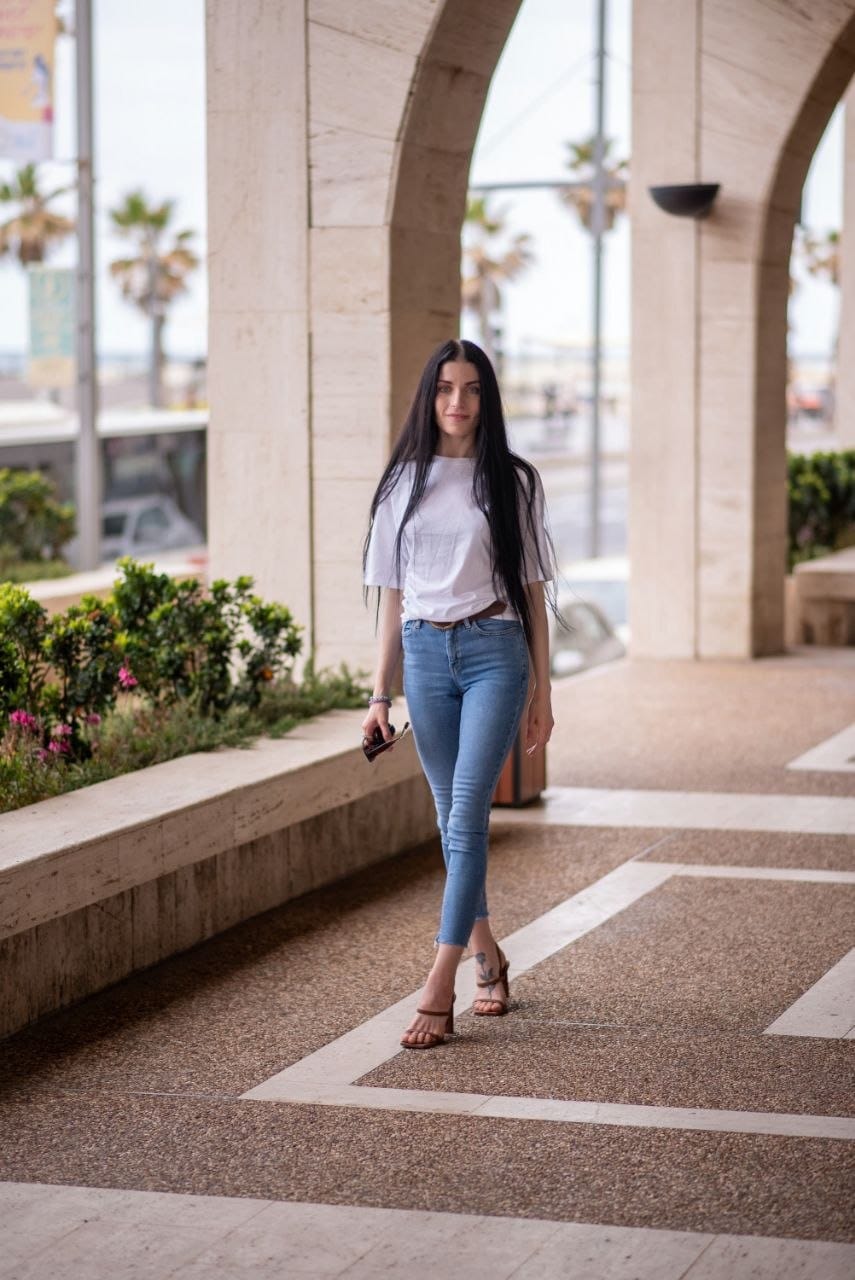 ליזה מעסה חלומית בת 25 כוסית בתל אביב