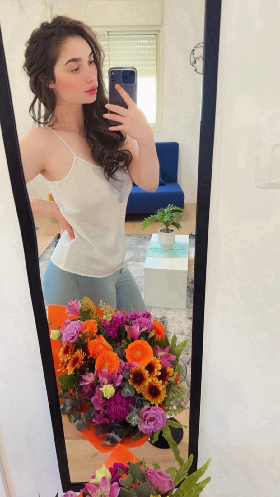 פרולה- בנתניה -20 תיירת ברזילאית