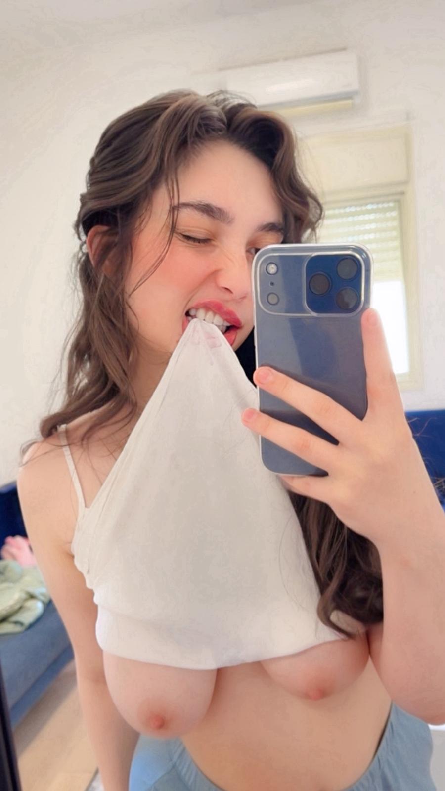 פרולה- בנתניה -20 תיירת ברזילאית